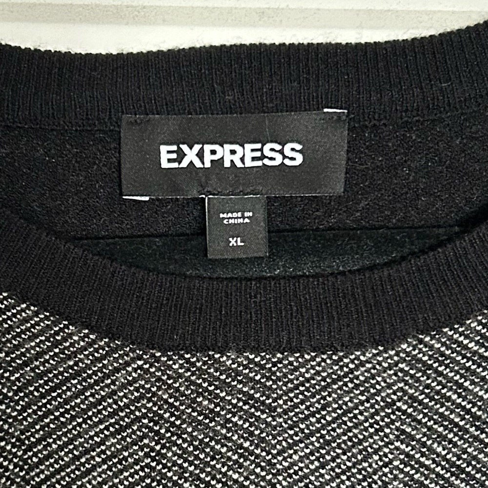 Express Herringbone Cropped Sweater XL Black Gray Knit Top - Picture 3 of 5